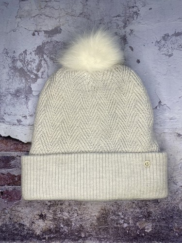 NWT Lululemon Sherpa Weave Pom Beanie 