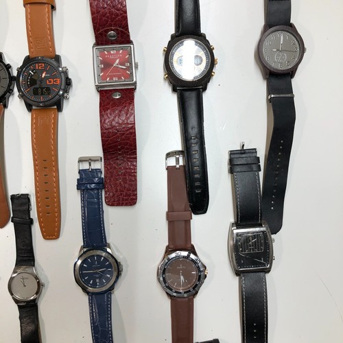 Approx 24 Assorted Mens Watches Untested Vintage New Parts Repair Good - Picture 4 of 8