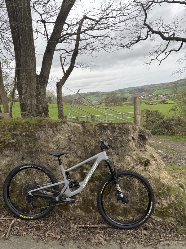 2021 Santa Cruz Hightower C Large Full Suspension Mountain Bike