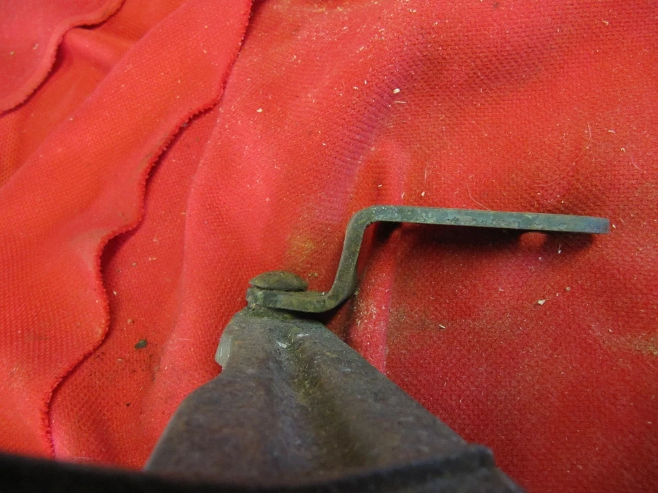 Triumph TR4 TR5 Bonnet hinge offside LH 750148 - Image 3 of 3