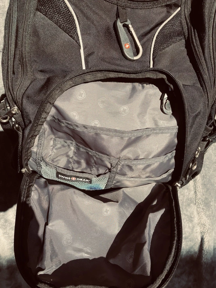 Mochila para portátil SWISSGEAR Scan Smart TSA 17,5" negra - ¡Todos los bolsillos imaginables! Foto 3 de 4