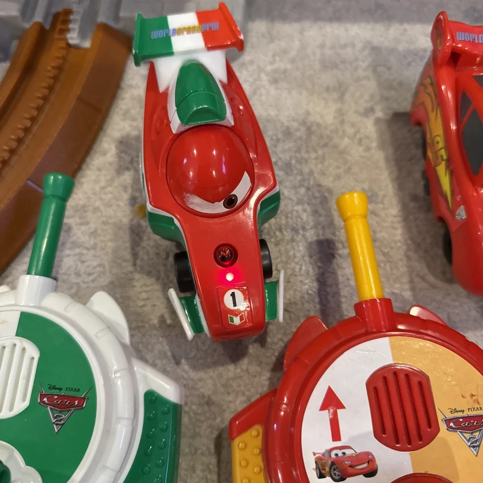 Geotrax DISNEY PIXAR CARS Lot Eiffel Tower Grand Prix Big Bentley Track McQueen  - Image 3 of 4