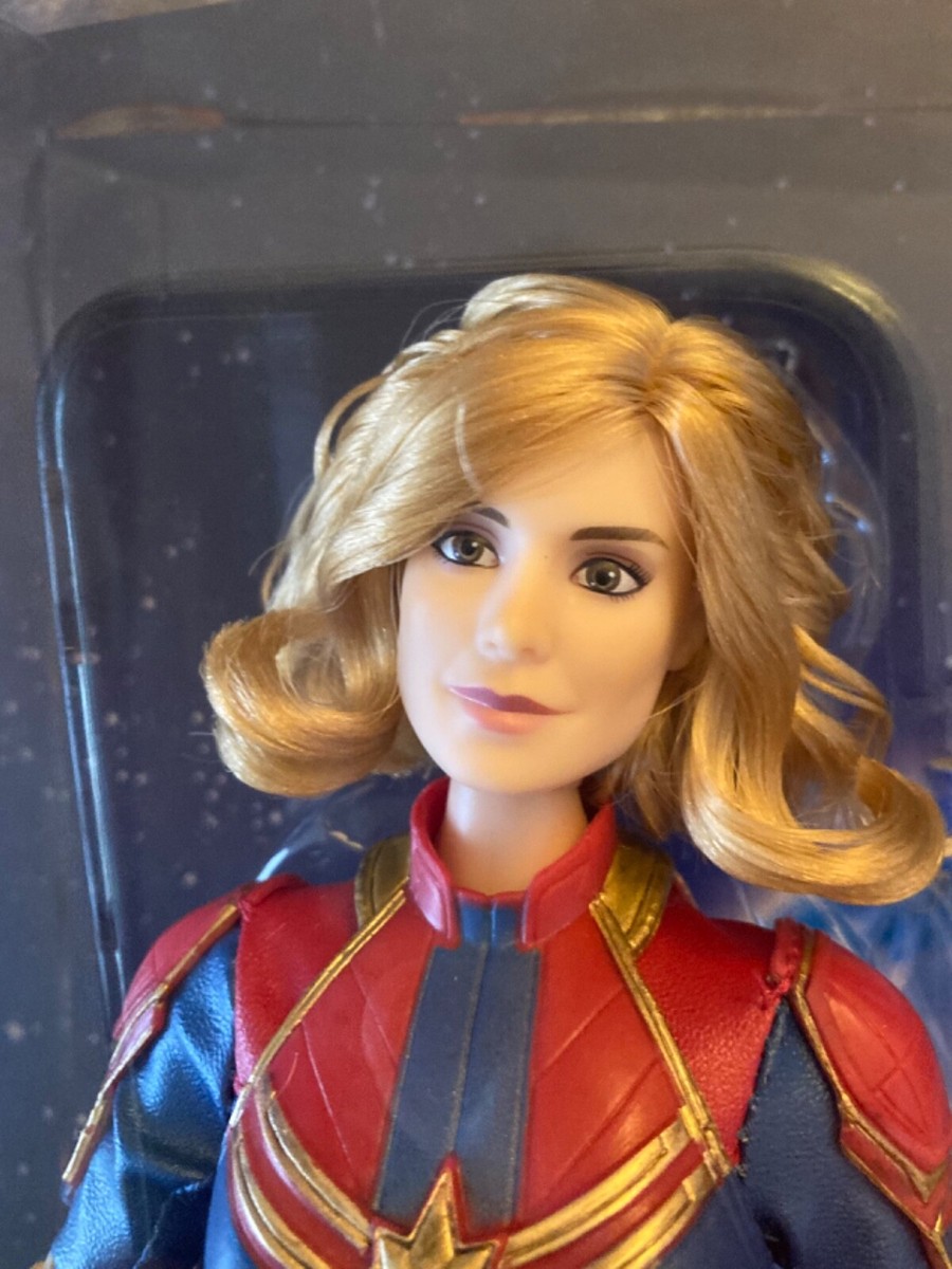 Captain Marvel special edition doll - Marvel Disney Store - Carol Danvers