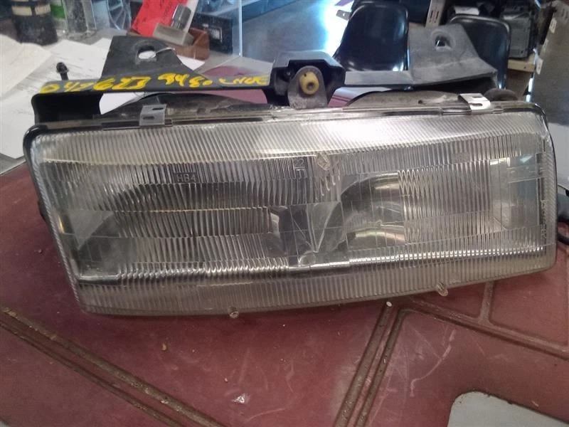 Passenger Right Headlight Fits 90-96 SILHOUETTE 30301 - Image 2 of 3