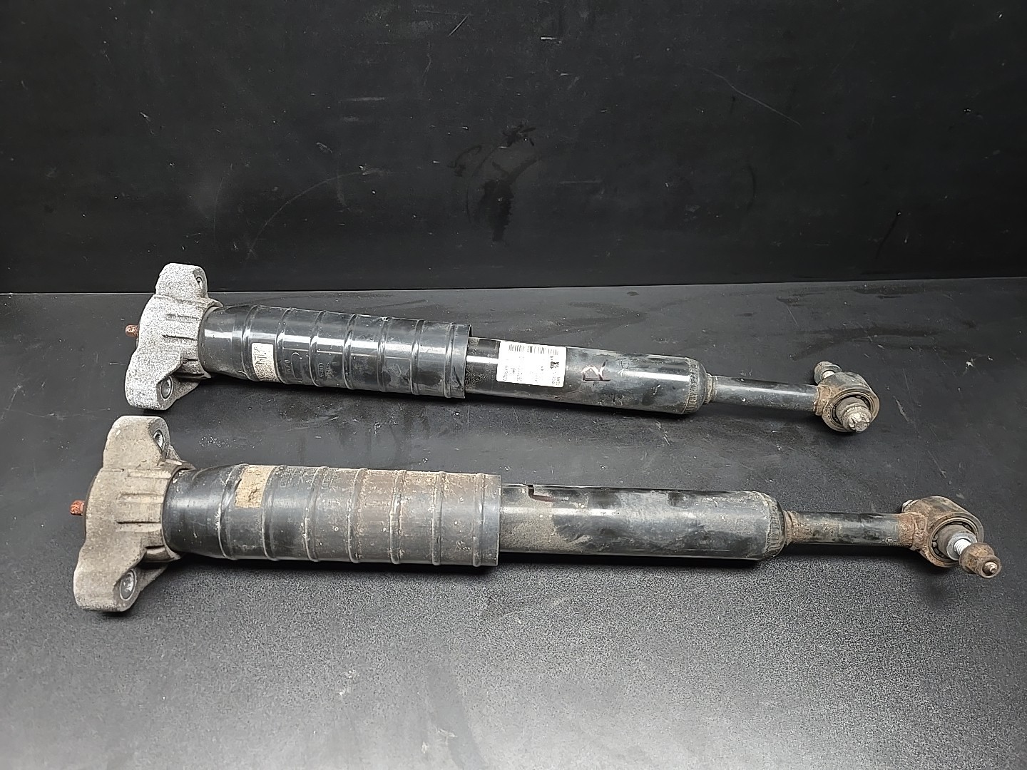14-24 MASERATI GHIBLI - REAR LEFT & RIGHT SIDE SHOCK STRUT ABSORBER PAIR OEM