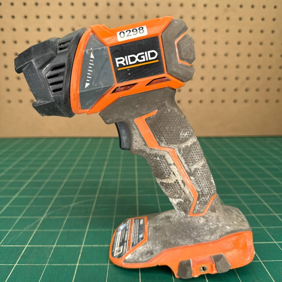 Luz antorcha inalámbrica RIDGID R8694 cabezal giratorio 330 lúmenes 18V **SOLO PARA REPUESTOS* Foto 2 de 4