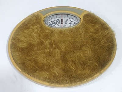 Vintage Counselor Bathroom Scale Gold Shag Carpet Fur Oval MCM Retro TESTED NICE