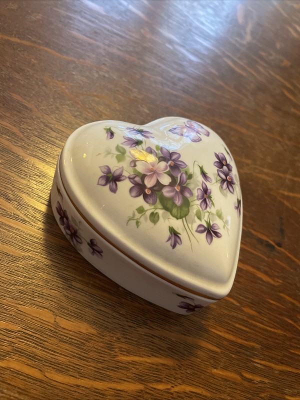 AYNSLEY Wild Violets Gold Trim HeartshapedBONE CHINA TRINKET BOX 1980s England