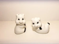 ARTMARK BLACK & WHITE  PIGS  CERAMIC SALT & PEPPER SHAKERS   VINTAGE UNUSED