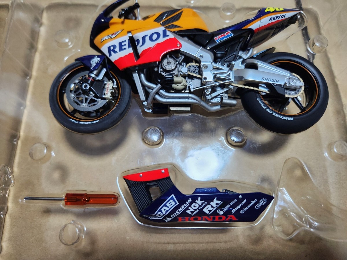タミヤ　マスターワークコレクション　Repsol Honda RC211V Tamiya Masterwork Collection 1/12 Repsol Honda Rc211V V