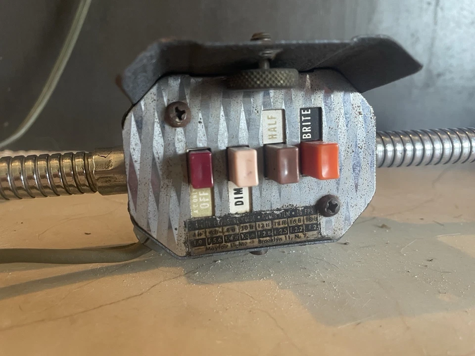 Vtg MAYFAIR MFG "FLEXOLITE DELUXE" Quad Light Gooseneck Adjustable Chrome Lamp - Image 2 of 4