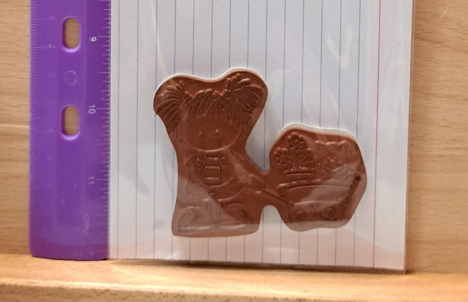 758 Whipper Snapper Girl Wagon Cat Kitty Цветы Комбинезон Красный Резиновый Зажимной Штамп - Изображение 2 из 2