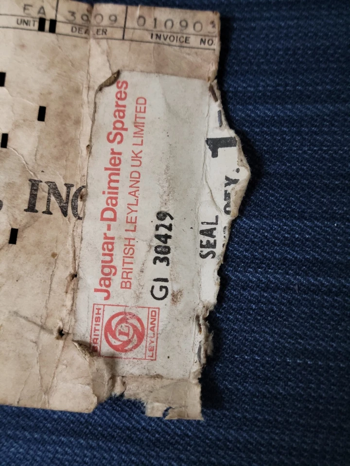 Par de sellos de puerta inferior JAGUAR XKE 1965-1974 NOS Foto 2 de 4