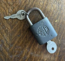 Vintage “SAFE” padlock with 2 key