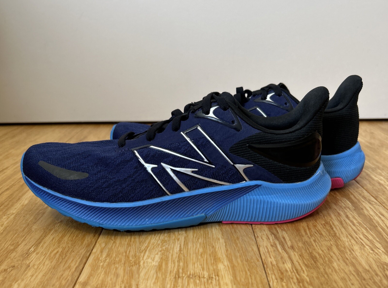 New Balance FuelCell Propel V3 Womens Running Shoes Size 7 Like New  