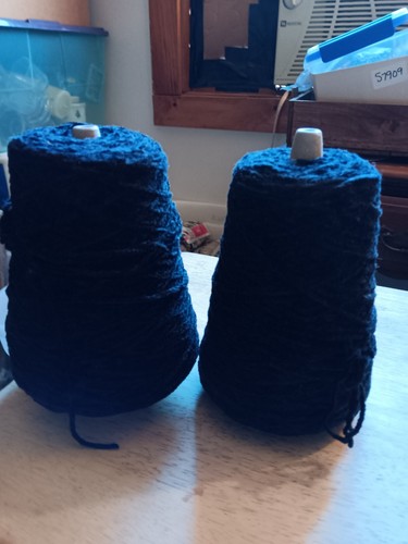 3.5lbs+ Black Acrylic Chenille 4 Medium Yarn. On 6cones - Picture 4 of 4