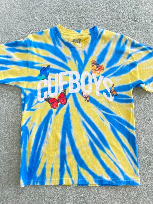 CUF BOYS Tie Dye Men's Med T with Butterfiles Short Sleeve Cotton