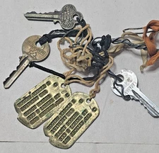 Set of 2 1942 WWII Next of Kin Notched Dog Tags T42 Los Angeles & Vintage Keys