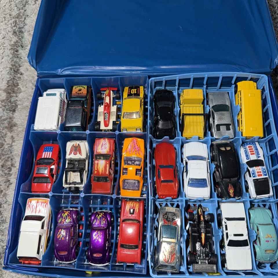 Coches y camionetas diecast Hot Wheels de colección años 80 incluye estuche lote de 48 autos Foto 2 de 4