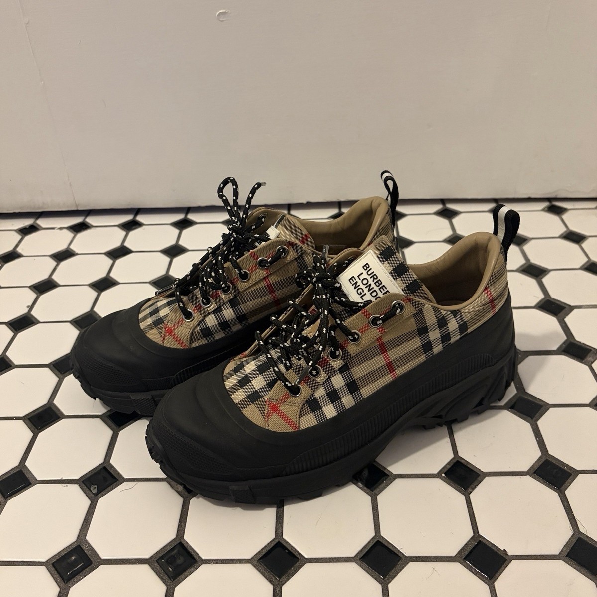 Burberry Arthur Vintage Check Cotton Lace-Up Sneakers Size  display picture 3