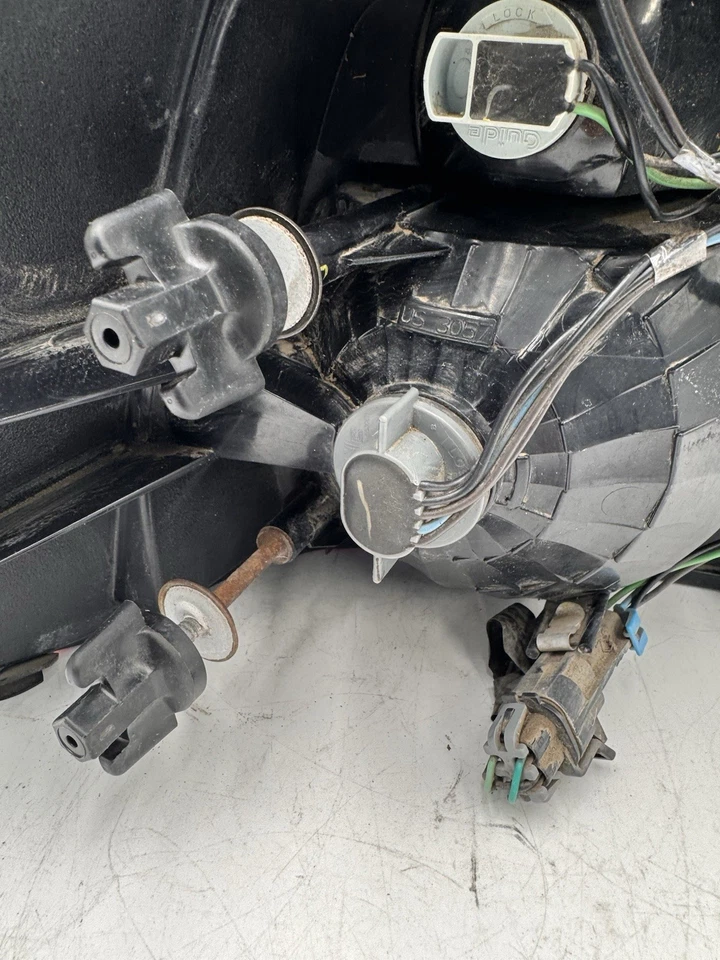 Conjunto de luz trasera - TYC 11-6007-00 regular para Chevrolet Malibu 04-08 Foto 4 de 4