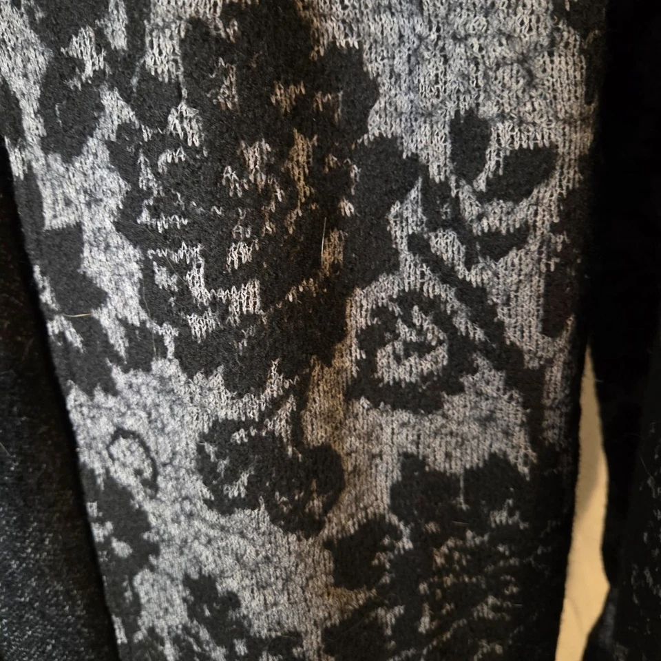 Cynthia Rowley Black and Gray Floral Pea Coat/Cardigan Size M - Image 3 of 4