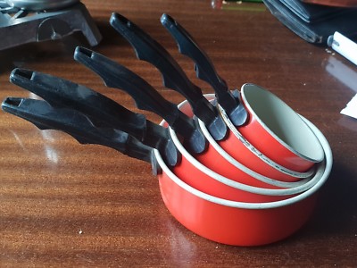Cuisinière Ancienne Et 5 Casseroles Anciennes En Aluminium - Dînette