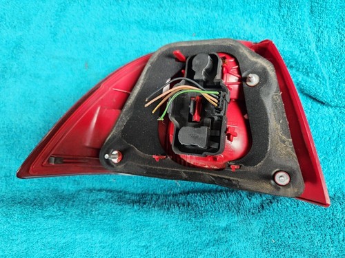 Luz de freno trasera pasajero derecho SAAB 9-5 2006 2007 2008 2009 OEM 12755796 - Imagen 2 de 2