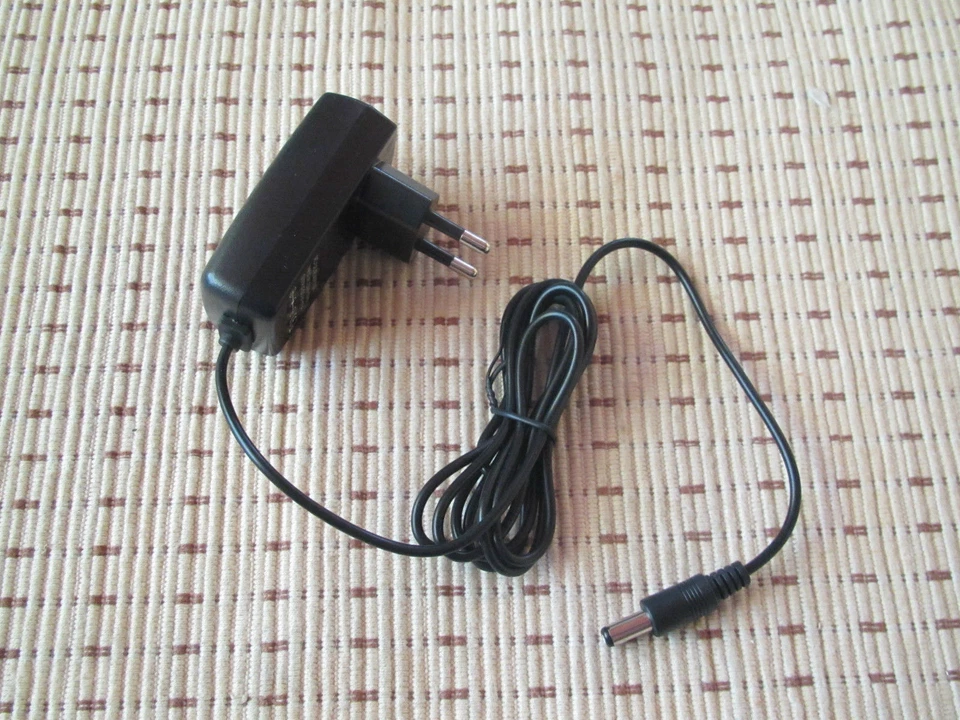 MARKENLOS Netzteil Stromkabel Trafo Ladegerät für SEGA Mega Drive 1 *NEU*