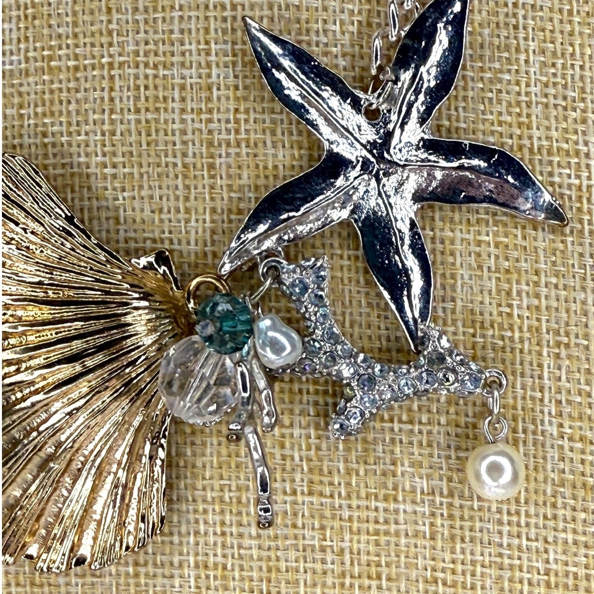 Seashell Themed Statement Necklace Oversized Shel… - image 3