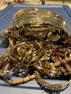 Bulk Lot Estate Costume Jewelry Grab Bag Necklaces Bracelets Earrings 2.7 Pounds