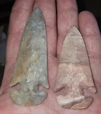 Collection Of 2  Modern Made E Notch Flint Knapped Arrowheads By Jeremy Parker