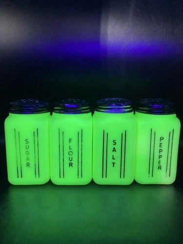 4 Hazel Atlas Black Verticals Lines Yellow Opaque Vaseline Large Range Shakers