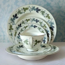 Royal Doulton Translucent China 6pc Place Setting Burgundy Green Leaf England 