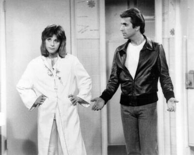 Happy Days Suzy Quattro as Leather Tuscadero Henry Winkler as Fonz 8x10 photo