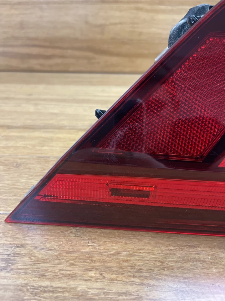 Conjunto de luz trasera izquierda Volkswagen Tiguan 2018-2020 5NN-945-095-A OEM *NOTA* Foto 2 de 4