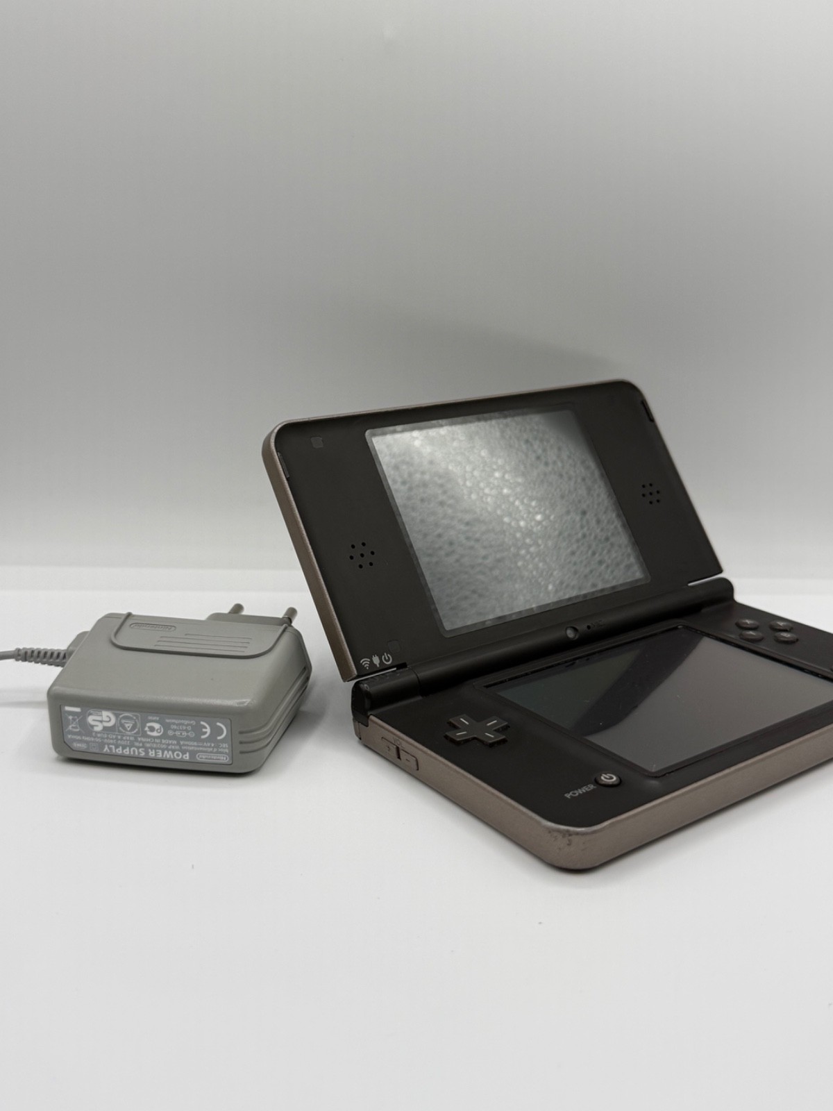 Nintendo DSi XL Marrone UTL-001 EUR Console + Caricatore e Pennino Nero