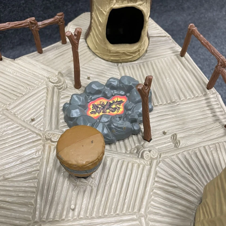 Kenner 1983 Star Wars Return Of The Jedi Ewok Village Action Playset 70520* - Image 3 of 4