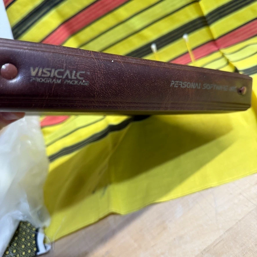 VisiCalc Apple II II+ Software Binder w/ Manual & 5.25” Disk Set VTG Rare - Image 3 of 4