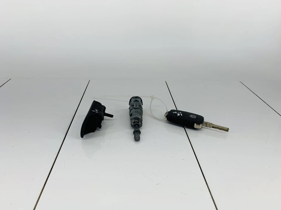 Volkswagen Tiguan Limited 2018 guantera puerta y cilindro de bloqueo central con llave OEM Foto 3 de 4