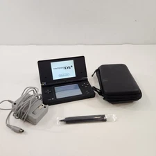 Nintendo DSi Handheld Gaming Console TWL-001 Black w/ 1 Game / Charger / Case