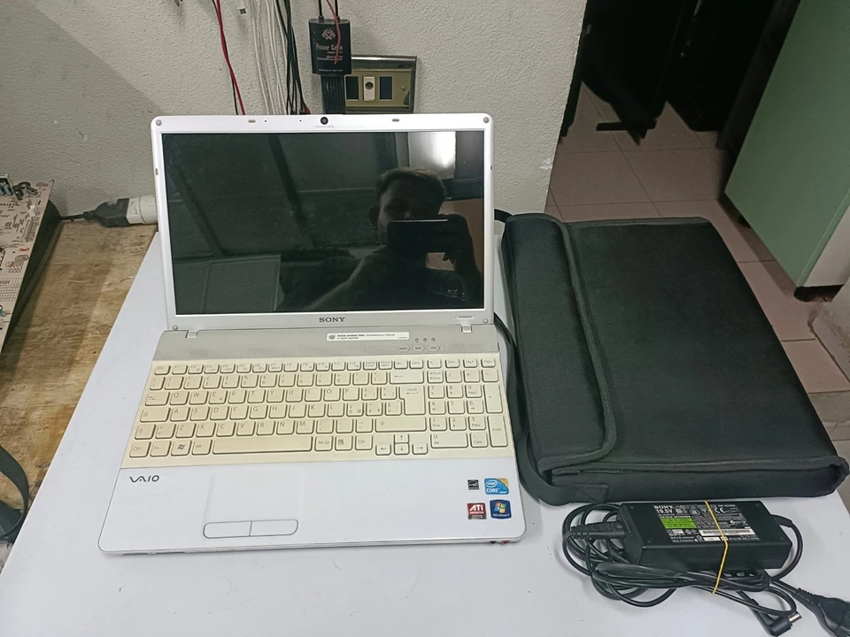 PC portatile Sony pcg-71211m Intel i5 - Immagine 2 di 4