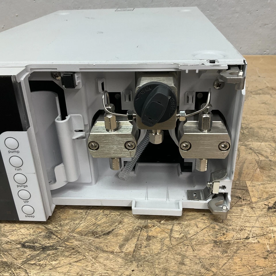 Cromatógrafo líquido Shimadzu Prominence LC-20AD 228-45000-42 probado funcionando Foto 3 de 4