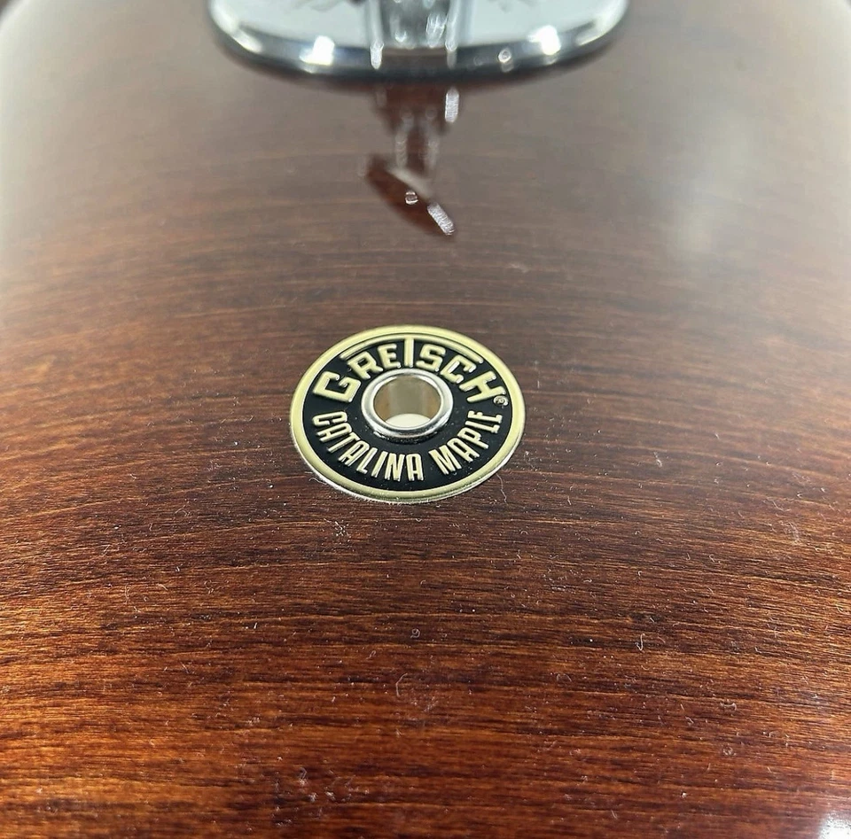 Bajo Gretsch CM1-1822B Catalina Arce Insignia Redonda 22x18" Esmalte Nogal Foto 2 de 4