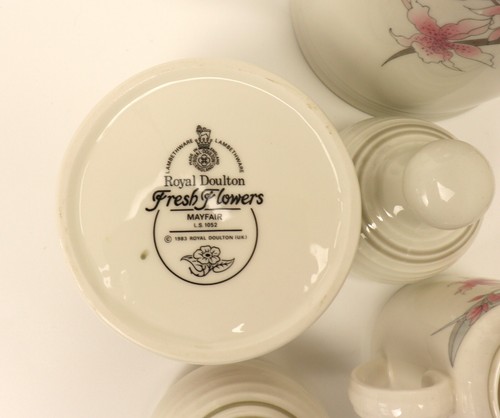 Vintage Royal Doulton Teapot Sugar Bowl Milk Jug Set Fresh Flowers L.S.1052 - Picture 12 of 14