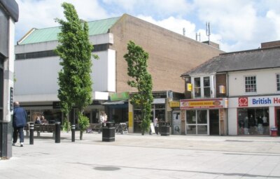 Photo 6x4 A windy day in Waterlooville Precinct  c2009