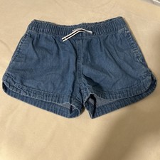 GIRLS LIGHTWEIGHT DENIM SHORTS BY GAP. Size 6/7 Small. Preowned Good Condition