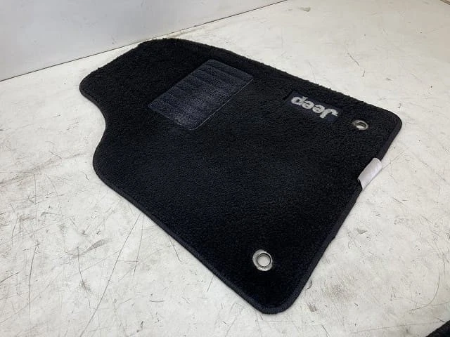 Alfombrilla Chrysler Jeep Grand Cherokee 2011 ABA-WK36 [usada] [PA120547743] Foto 2 de 4