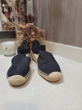 Tory Burch Catalina Espadrilles Flat Shoes Closed Toe Sandals Women’s Size 9.5