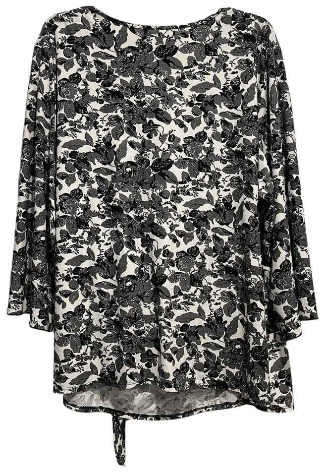 Blusa Essentials By Milano Feminina Plus Size 2X Preto Branco Floral Manga 3/4 - Imagem 2 de 4